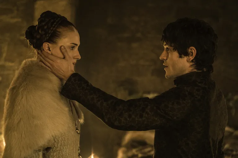 Kaader «Troonide mängu» viiendast hooajast. Vasakul Sophie Turner Sansa Starkina ja Iwan Rheon Ramsay Boltonina