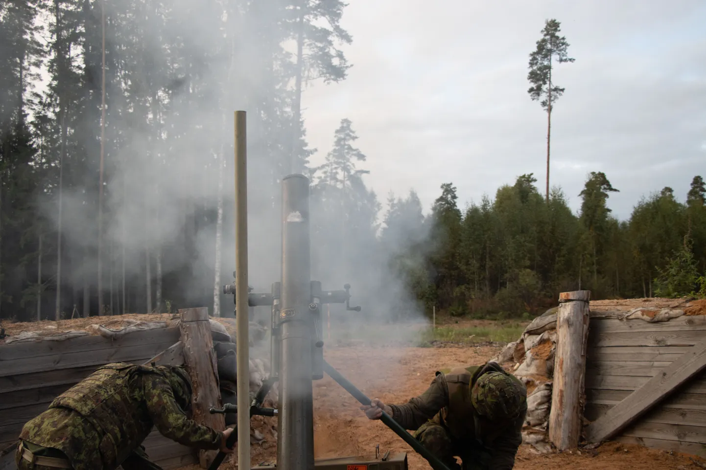 KL Lõuna Maakaitseringkonna 120 mm miinipildujapatarei.