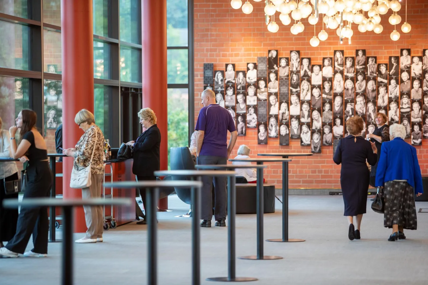Ugala teater teatas, et kolmapäevane "Printsi ja kerjuse" etendus jääb ära.
