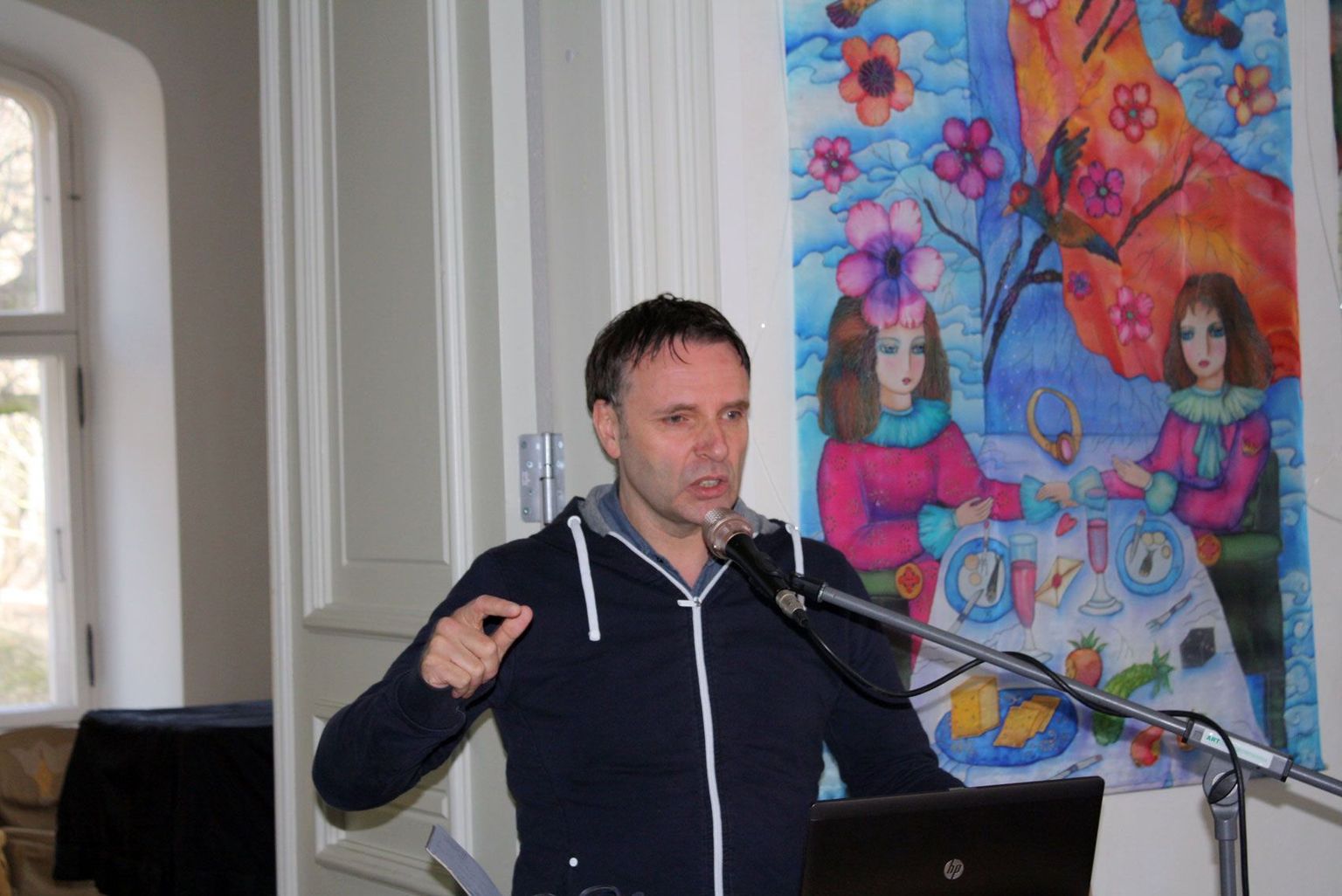 Edward van de Vendel aasta tagasi Eestis lastekirjanduse seminaril esinemas, nüüd on teda oodata festivalile HeadRead.