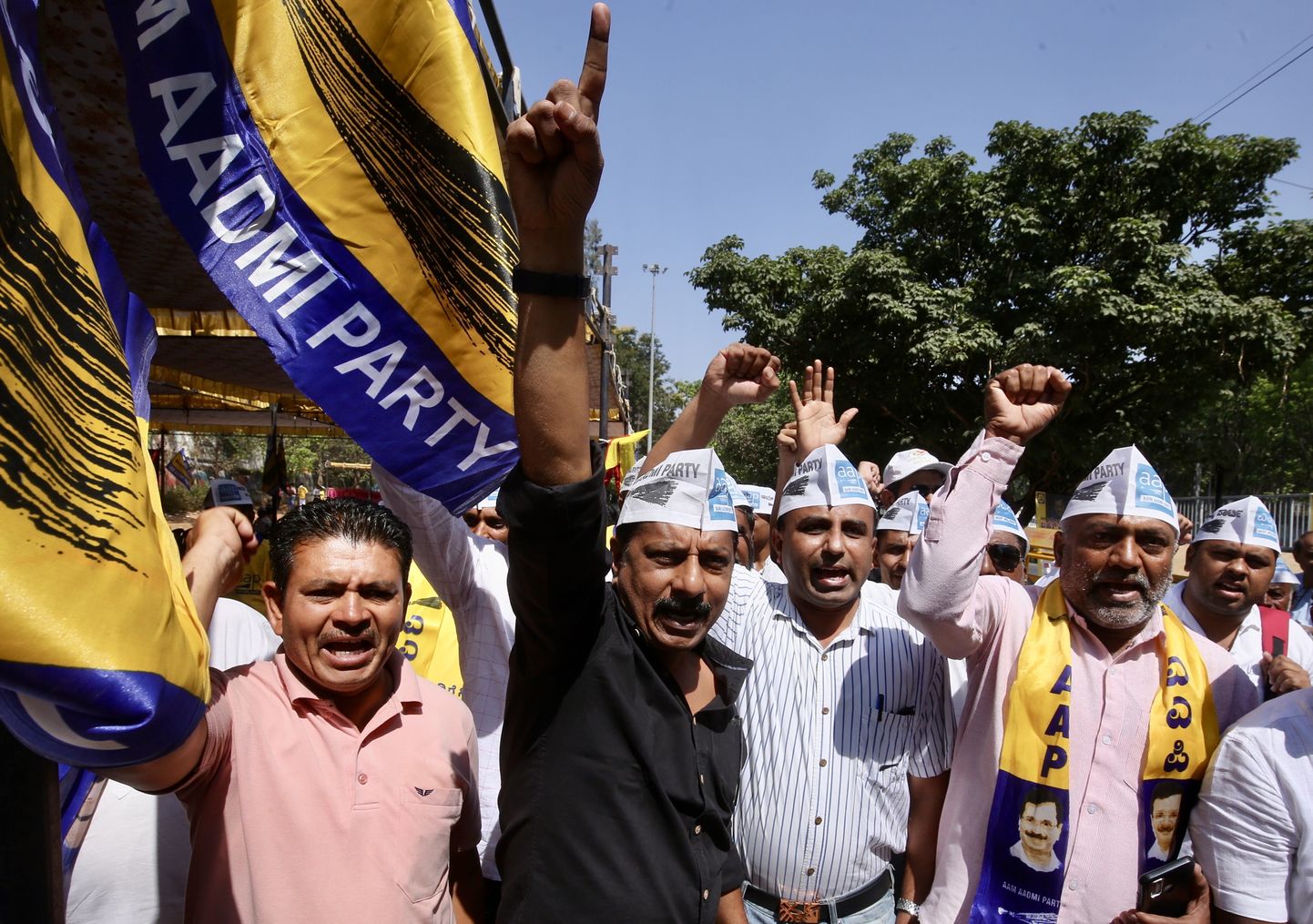 Opositsioon protestimas India keskvalitsuse ja Delhi pealinnapiirkonna peaministri Arvind Kejriwali vahistamise vastu.