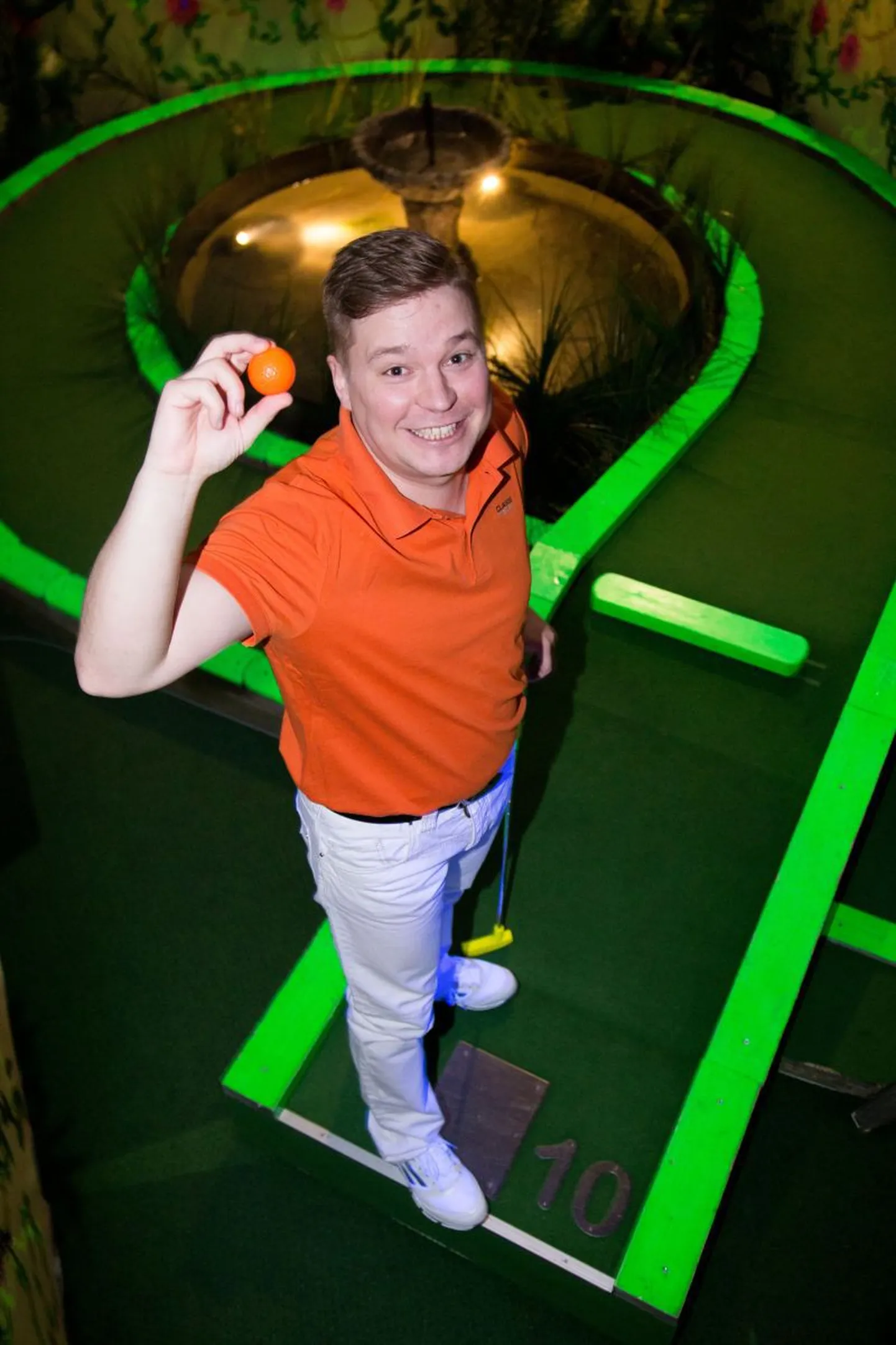 Telenägu Erkki Sarapuu hole in one elamusgolfikeskuses