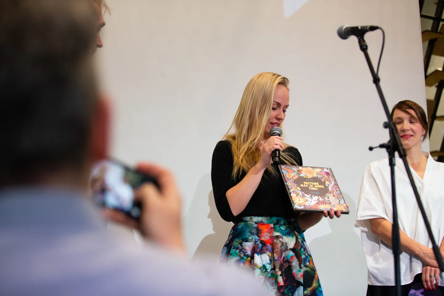 Tartu. Eesti.15DEC19-
ERMi jõululaada pealaval esitleti uut lasteraamatut, mille autoriks Eia Uus.
Foto: KRISTJAN TEEDEMA/TARTU POSTIMEES