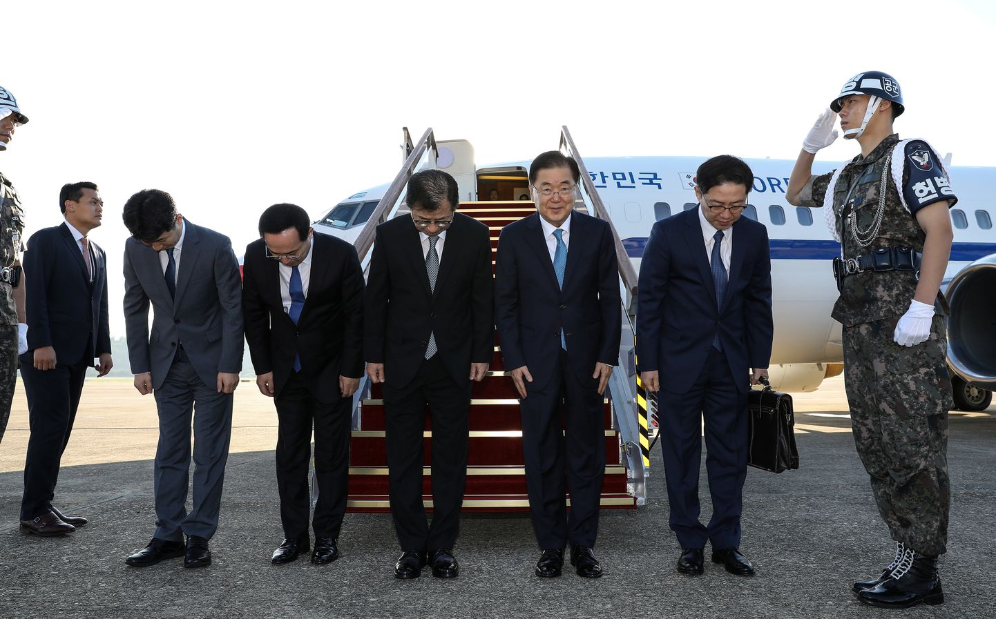 Lõuna-Korea eridelegatsioon Pyongyangi saabumas.