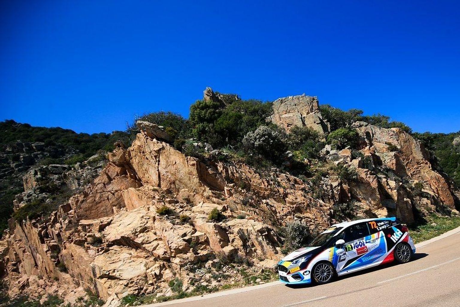 Roland Poom ja Ken Järve­oja lõhkusid Korsika rallil kolm rehvi ning platseerusid JWRC arvestuses viiendaks.