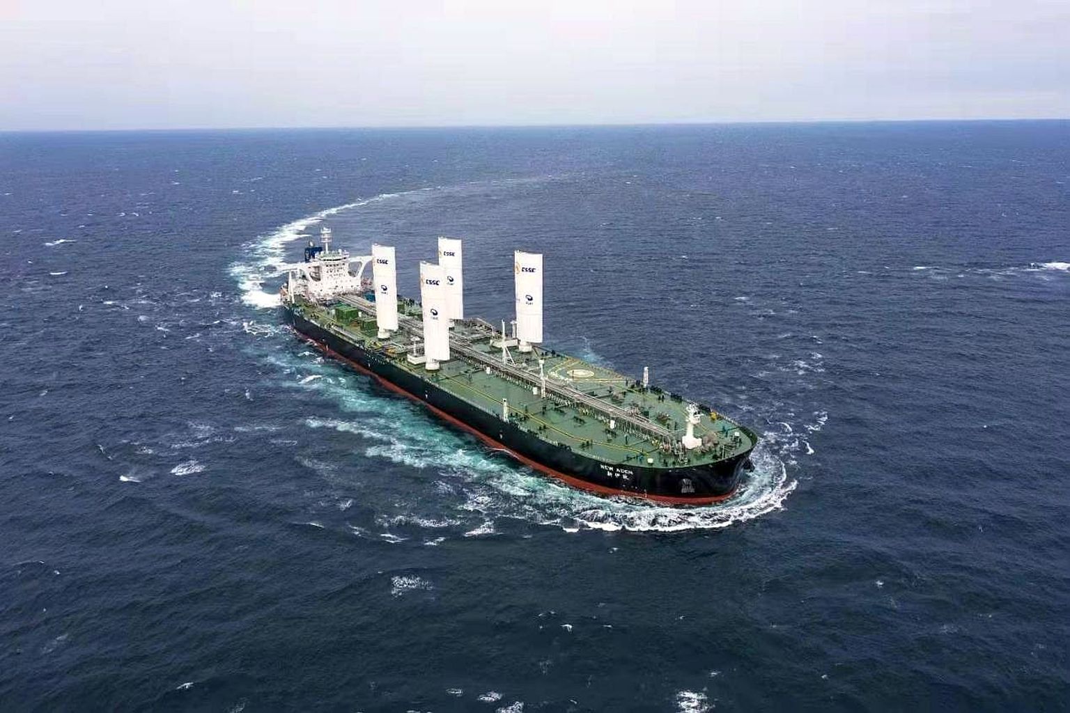 Hiina purjetanker saab tuult ära kasutades fossiilset kütust oluliselt kokku hoida. Purjelaevandus tuleb tagasi ka muude kaubalaevadega, mõned hakkavad liikuma täielikult tuule jõul.