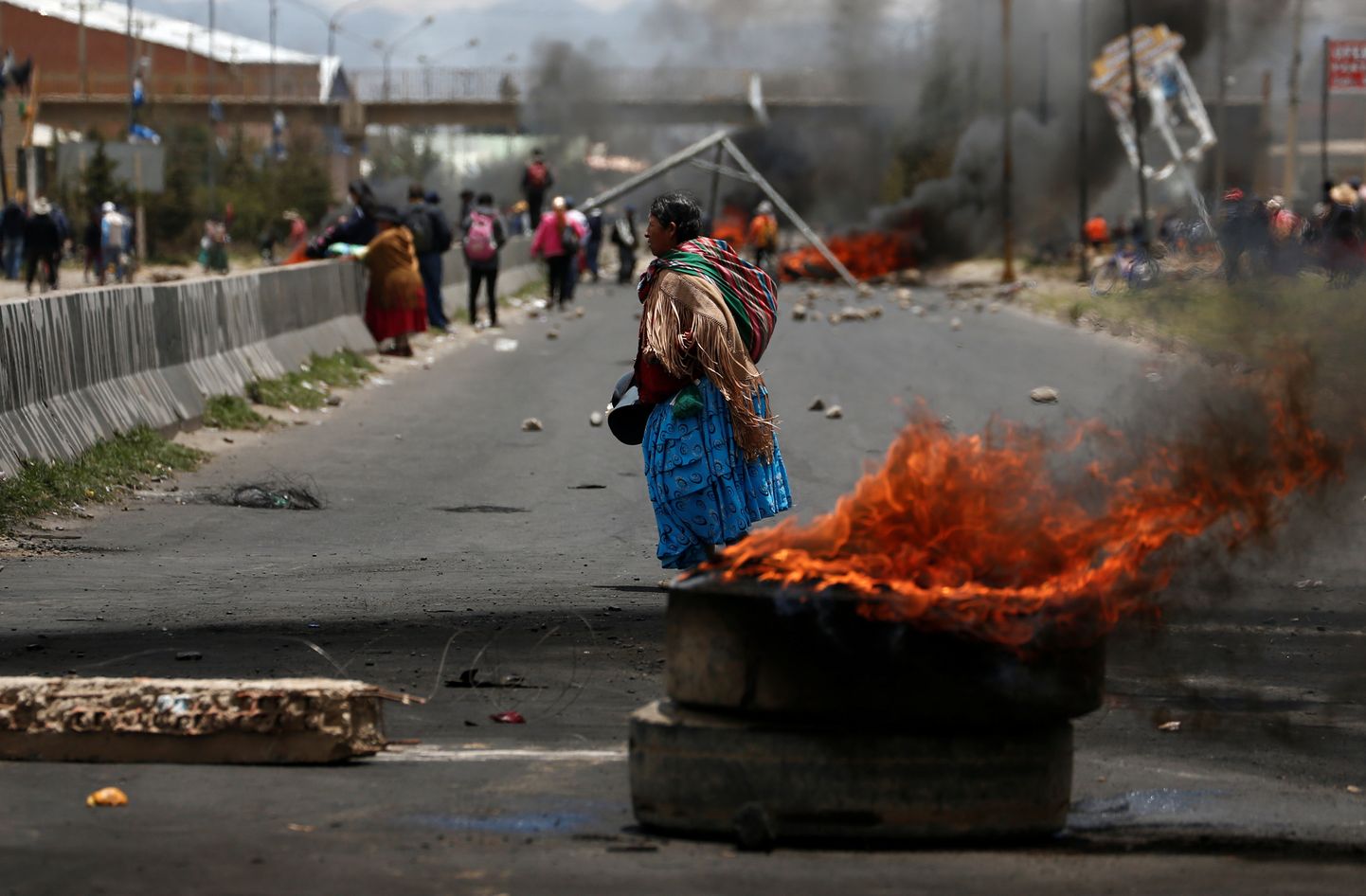 Boliivia julgeolekujõud likvideerisid teisipäeval ekspresident Evo Moralese poolehoidjate piiramisrõnga kütusetehase ümbert, mis oli põhjustanud bensiini- ja kütusenappuse lähedalasuvas pealinnas La Pazis.