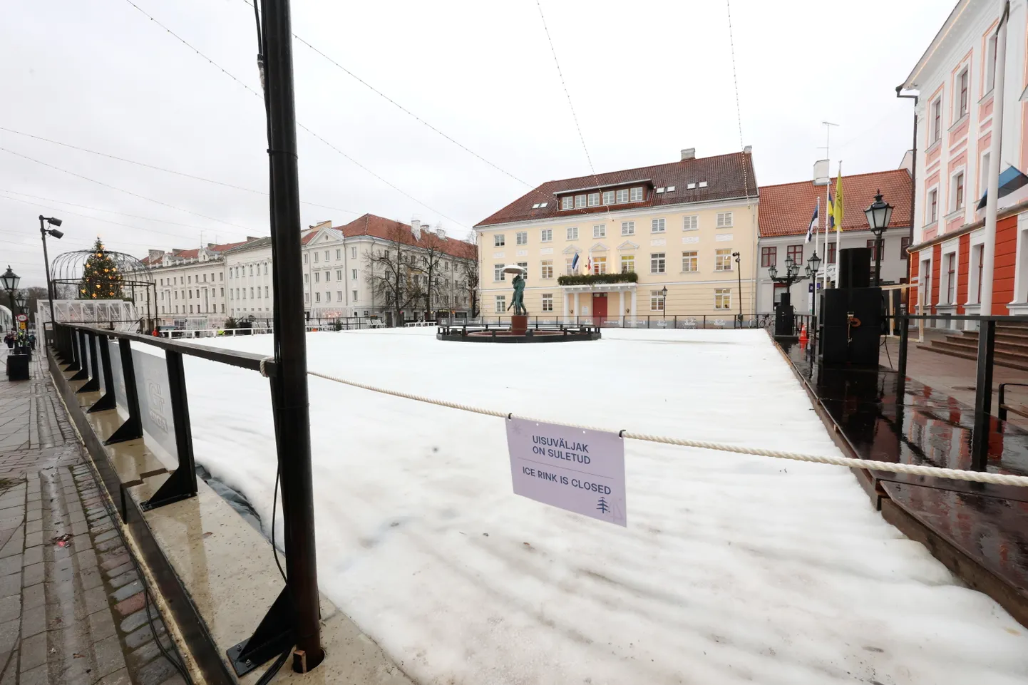 Ilmateenistus lubab ööl vastu kolmapäeva miinuskraade ja nii on lootust, et tartlased pääsevad Suudlevate Tudengite ümber uisutama enne teist adventi.