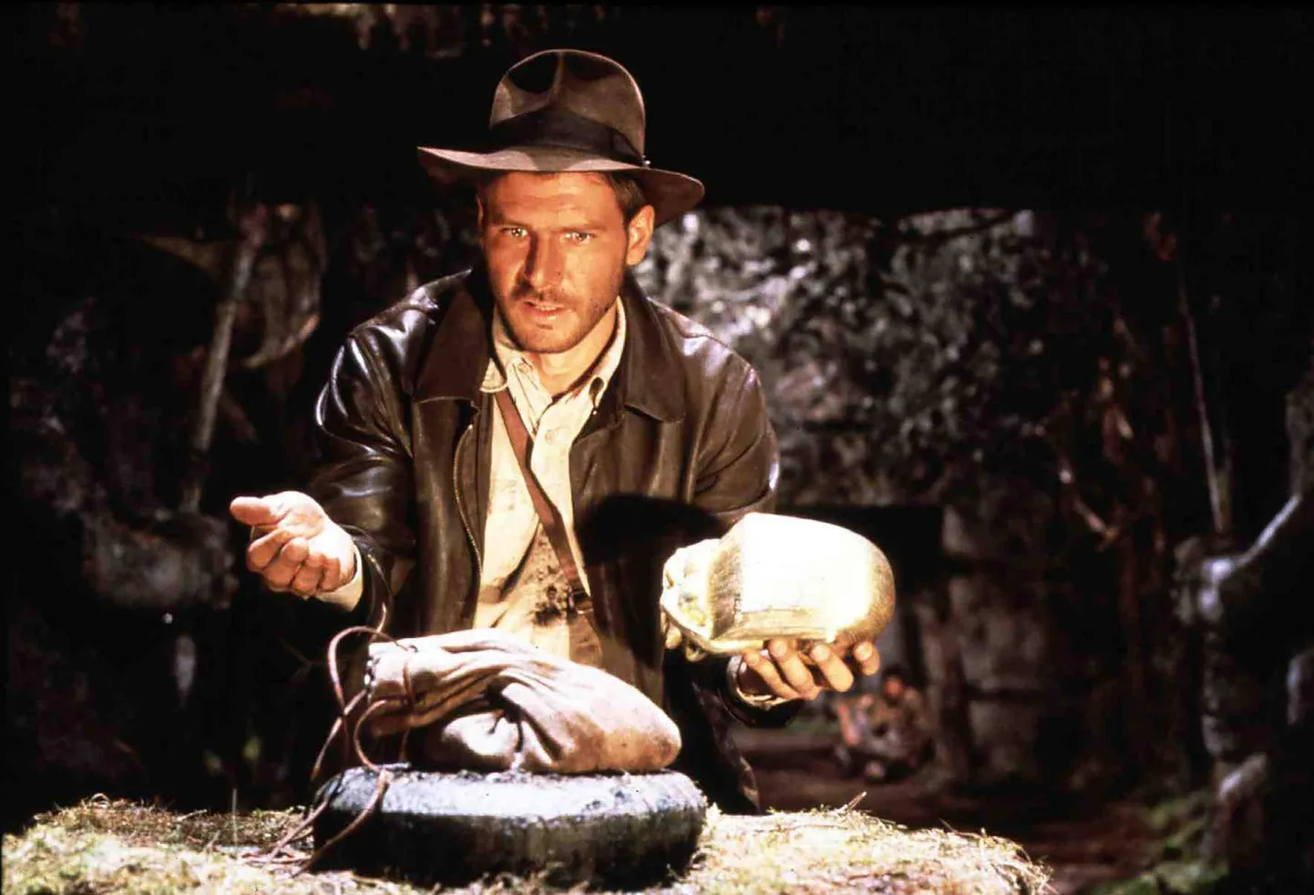 Harrison Ford arheoloog dr. Henry «Indiana» Jones juuniorina 1981. aasta filmis «Riders of the Lost Ark» («Indiana Jones kadunud laeka jälil»)