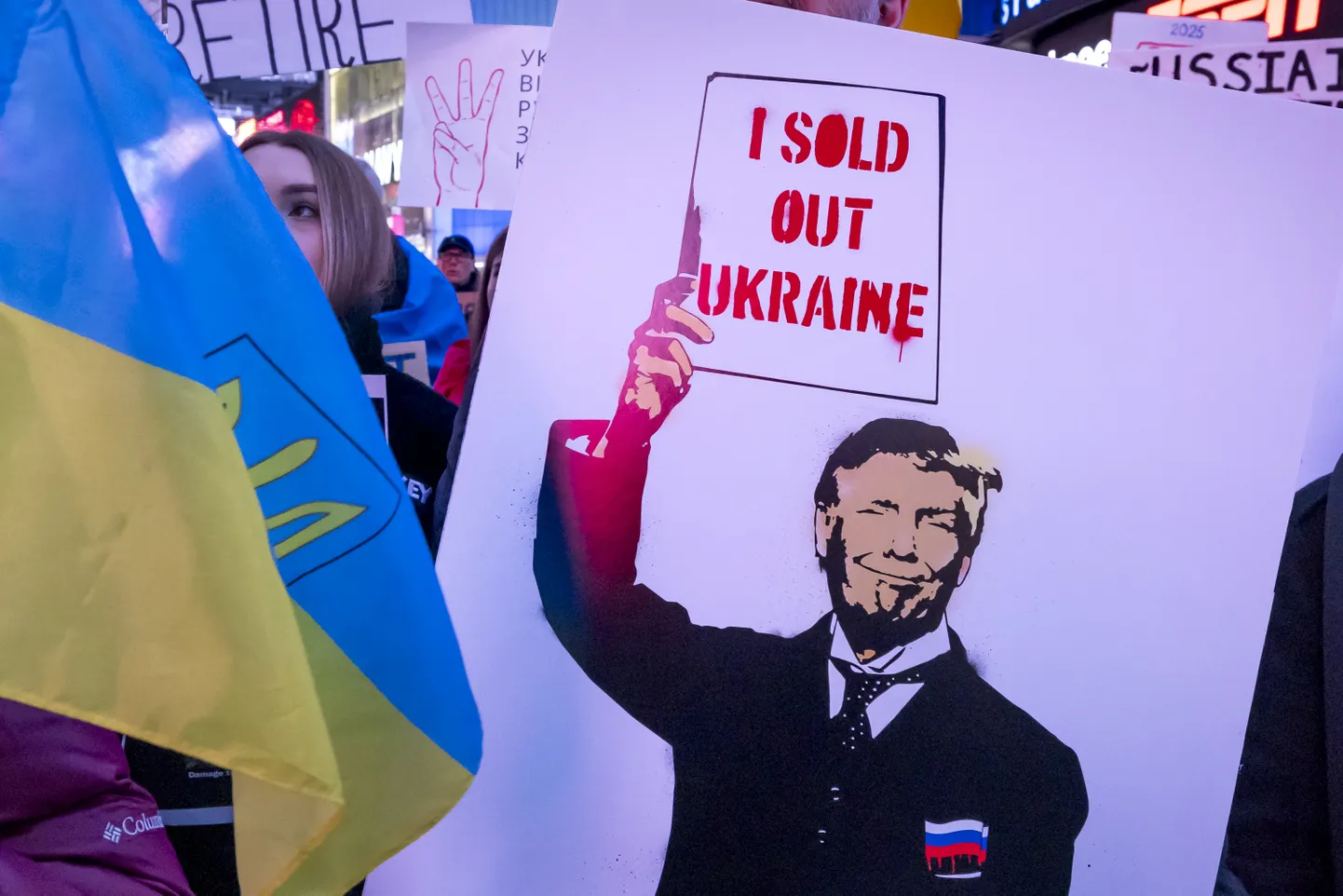 Plakat Ukrainas toimuva Venemaa agressioonisõja 3. aastapäevale pühendatud protestiüritusel New York Citys 24. veebruaril 2025.