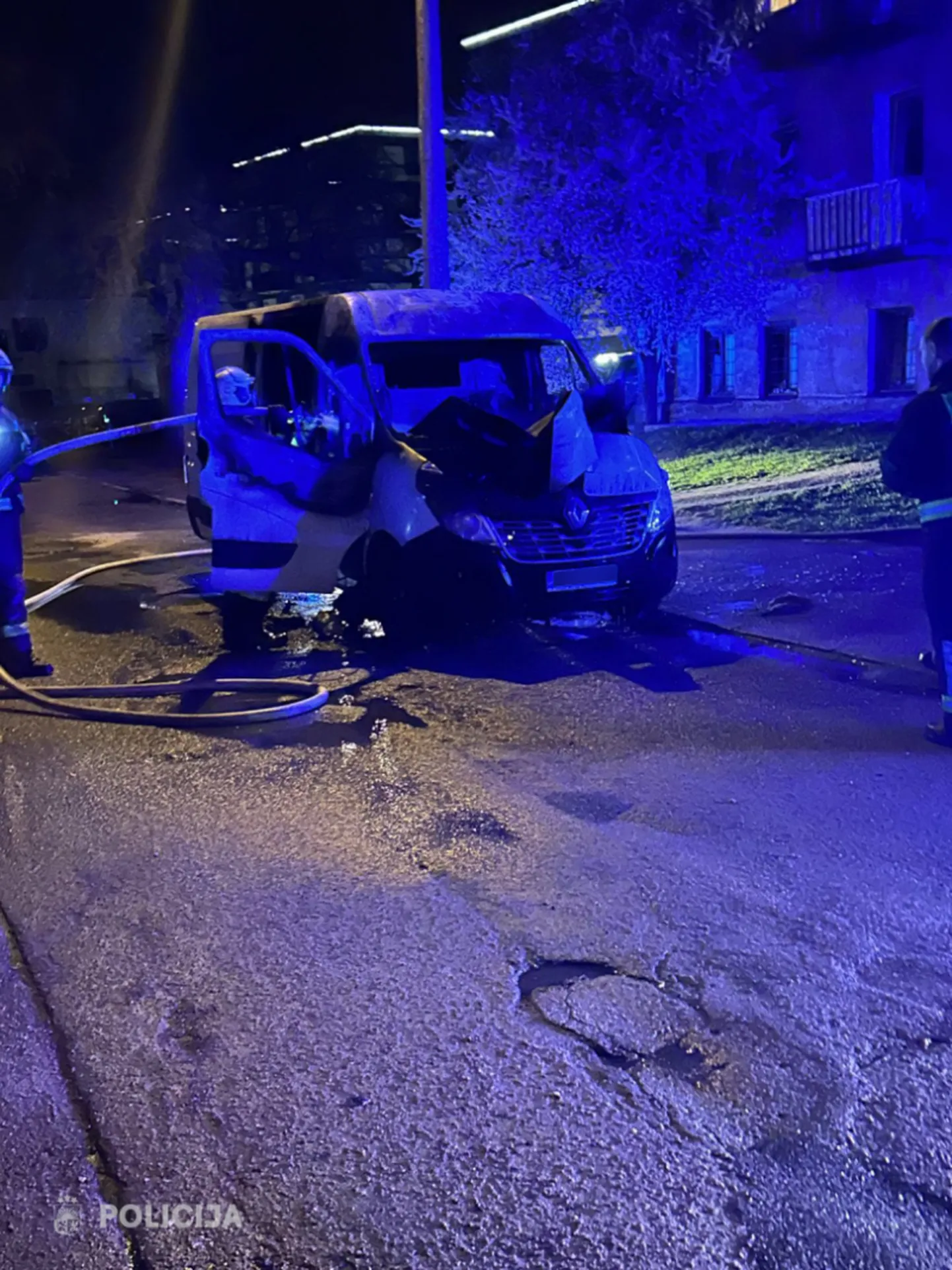 Задержан мужчина, поджигавший микроавтобусы в Риге