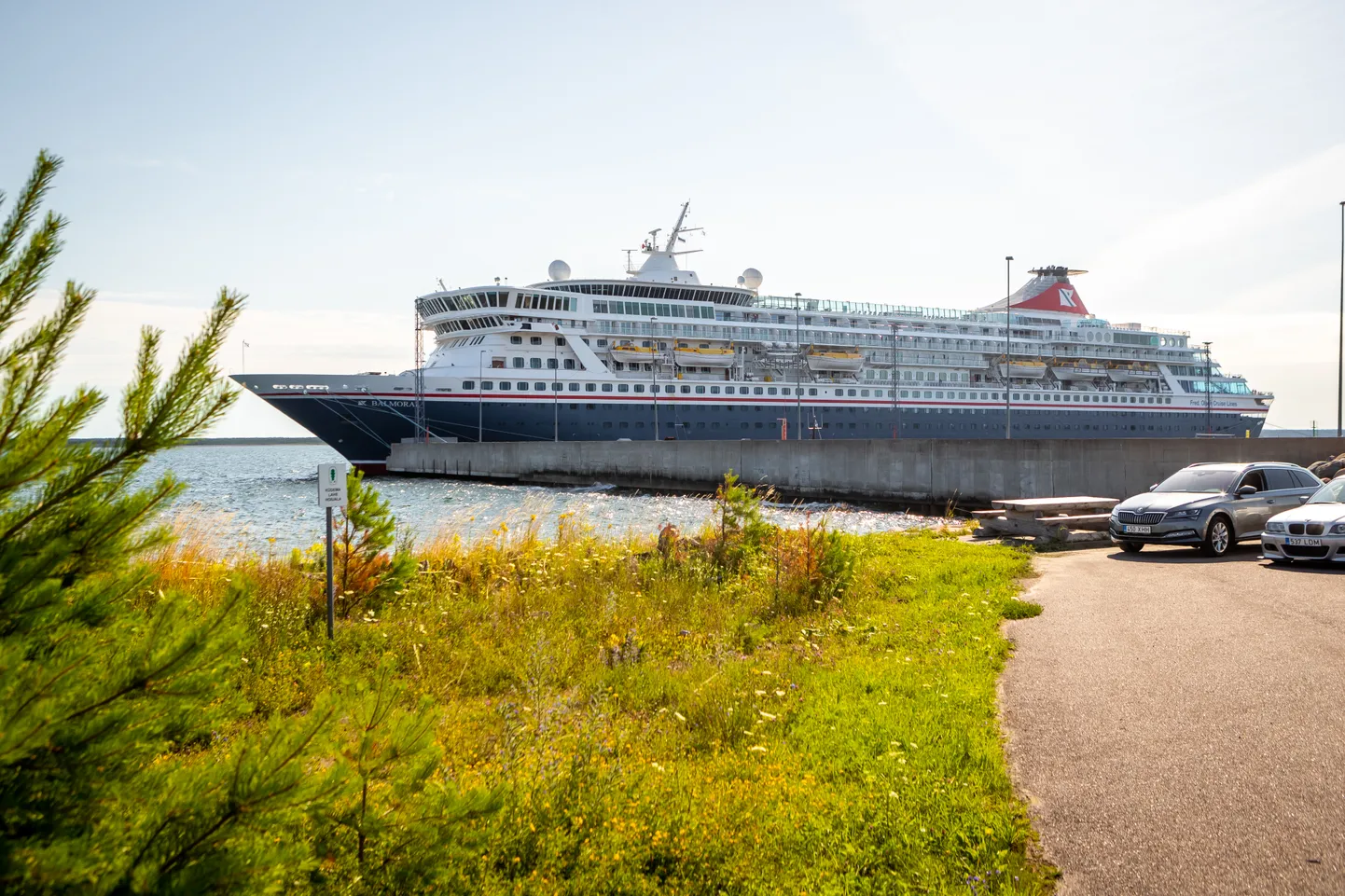 Laev Saaremaa sadamas