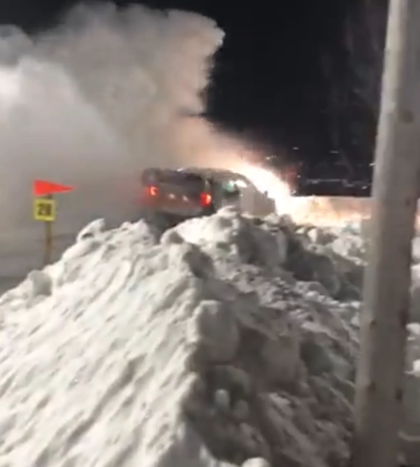 Elfyn Evans lumevalli sõitmas.