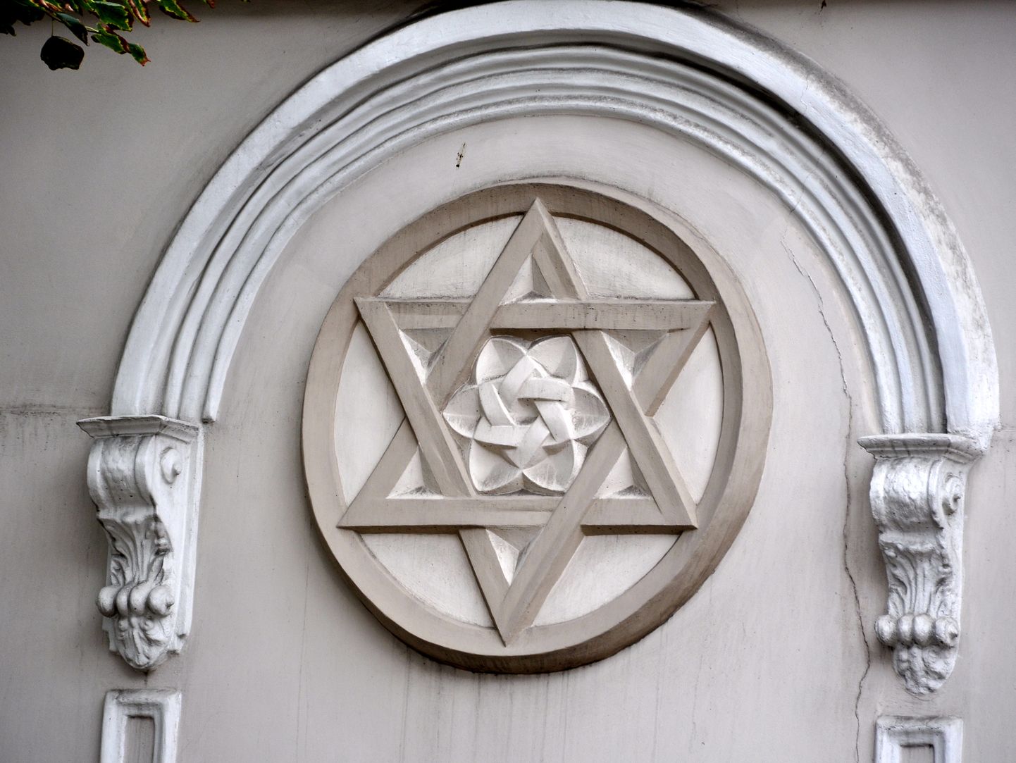 Dāvida zvaigzne pie sinagogas "Kadīša" Daugavpilī.