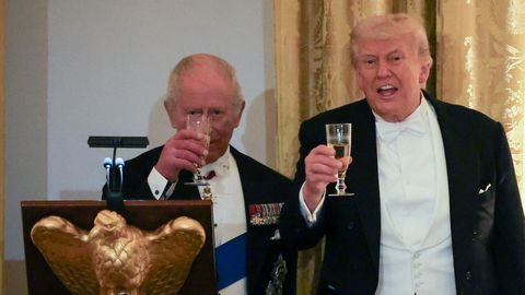 VIDEO ⟩ «Mu ema oli Charlesi armunud» – Trumpi ootamatu ülestunnistus pani kuninga muigama