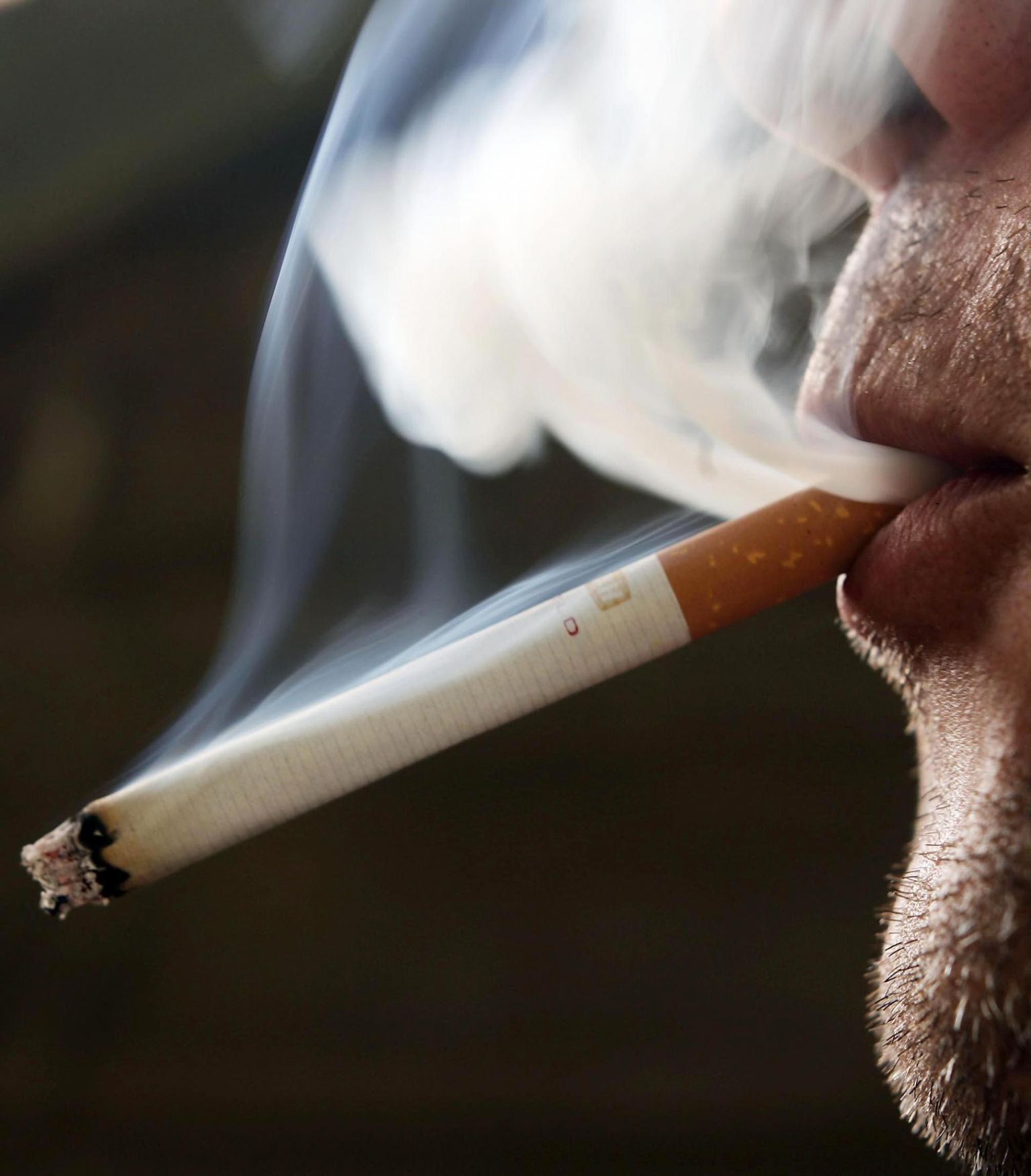 Suitsetajatel on suurem risk nakatumise korral Covid-19 sümptomeid kogeda.