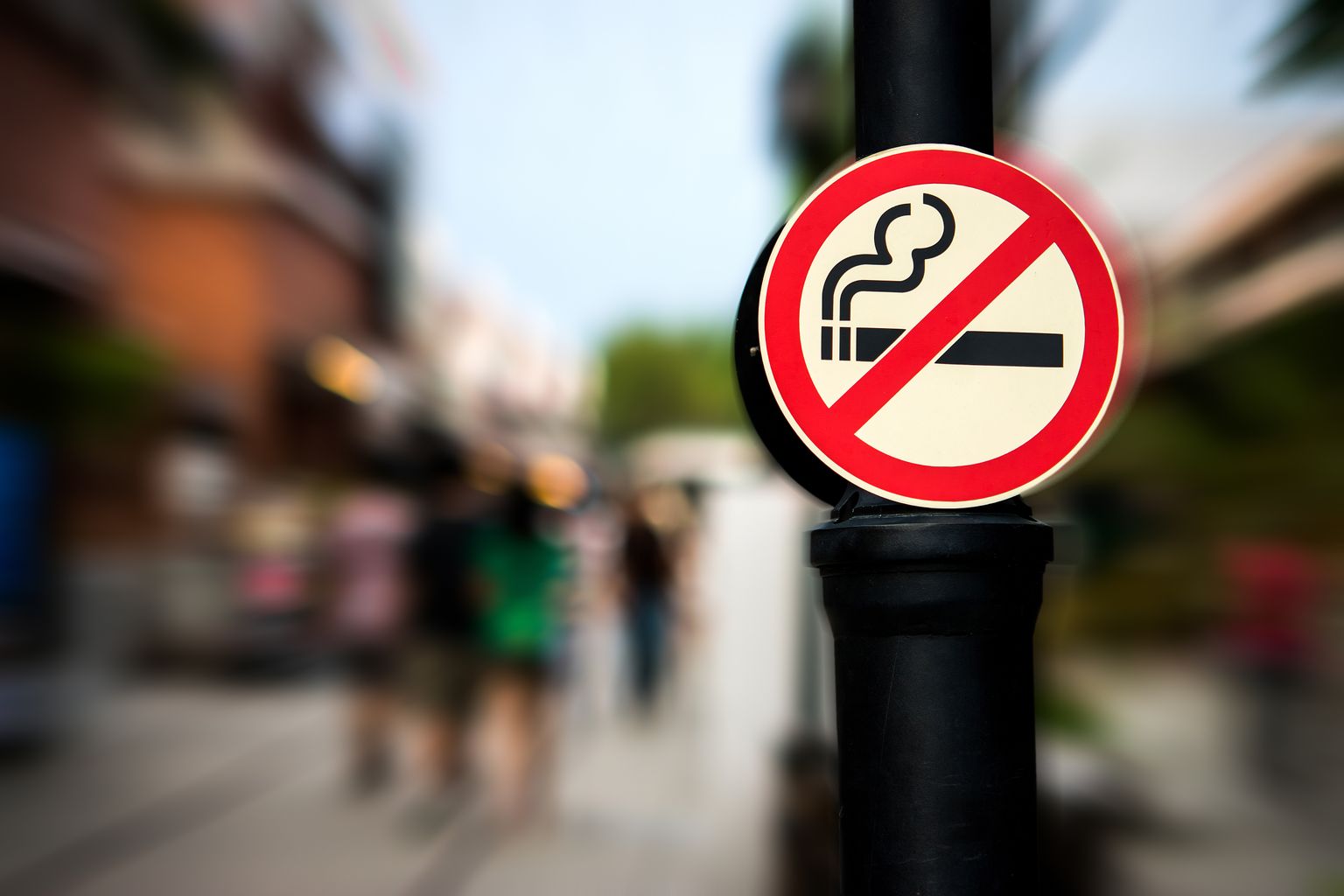 Teadlased soovitavad avalikus ruumis suitsetamise keelata.