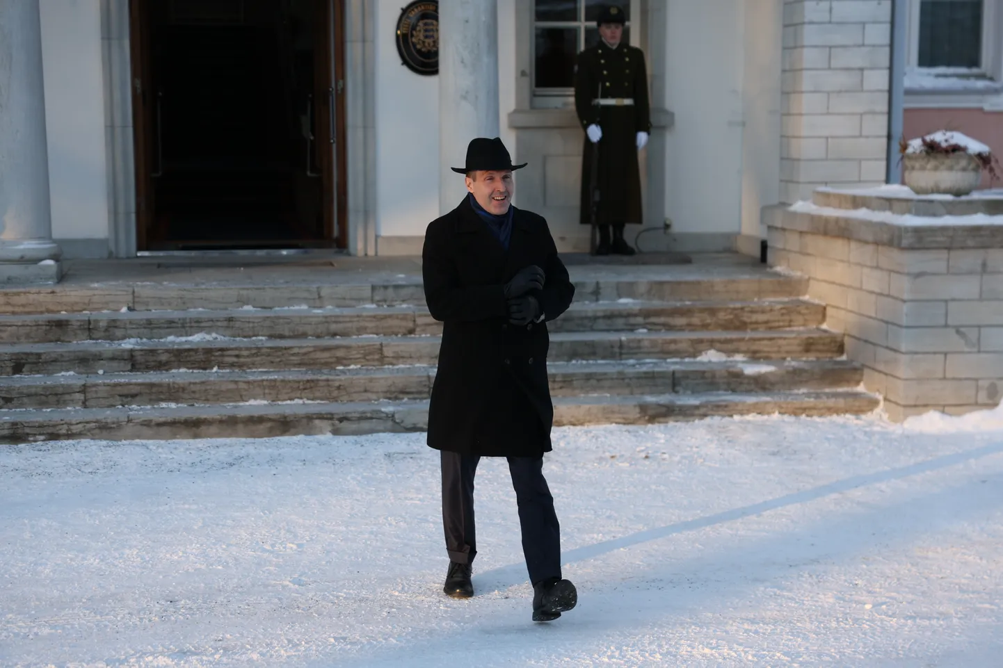 Глава EKRE Мартин Хельме покидает президентский дворец после встречи с главой государства Аларом Карисом.