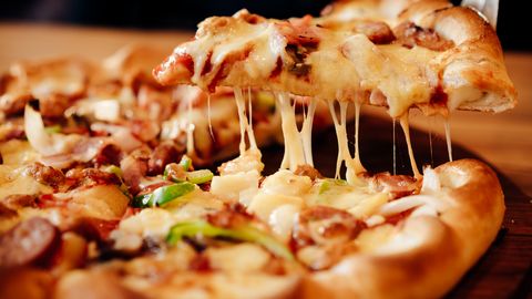 VIDEO ⟩ Sõltuvus kiirtoidust: mis juhtus mehega, kes sõi aastas üle 460 pitsa