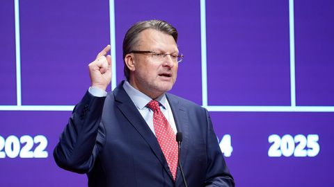 Šlesers kritizē Kulbergu par nespēju izveidot valdību bez JV