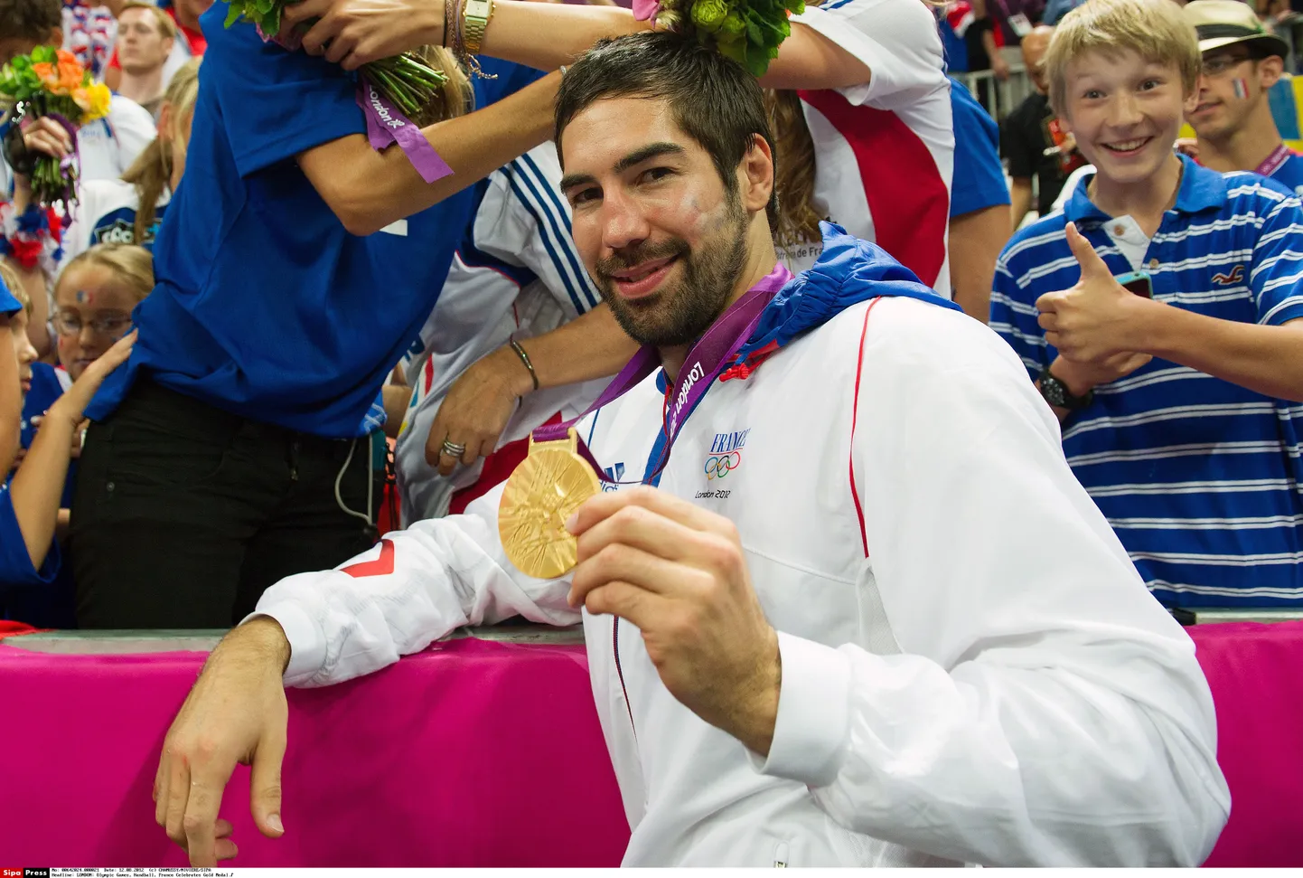 Nikola Karabatic Londoni olümpiakullaga.