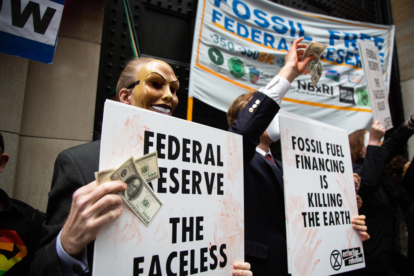 Kliimaaktivistid avaldavad meelt USA keskpanga jaheduse tõttu mängida rolli kliimasoojenemise vastu