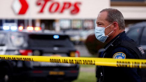В штате Нью-Йорк мужчина расстрелял посетителей супермаркета