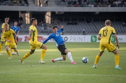 Martin Vetkal (keskel).