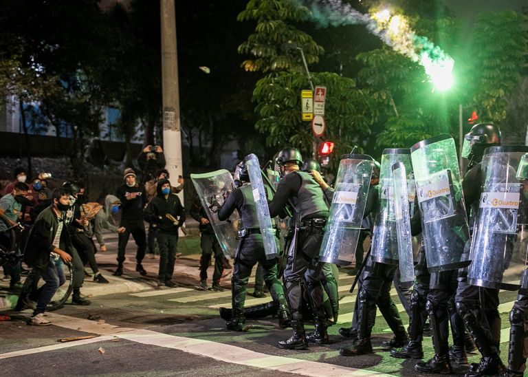 Brasiilia märulipolitsei ja protestijate vahel puhkesid kokkupõrked São Paulo 3. juuli 2021. 