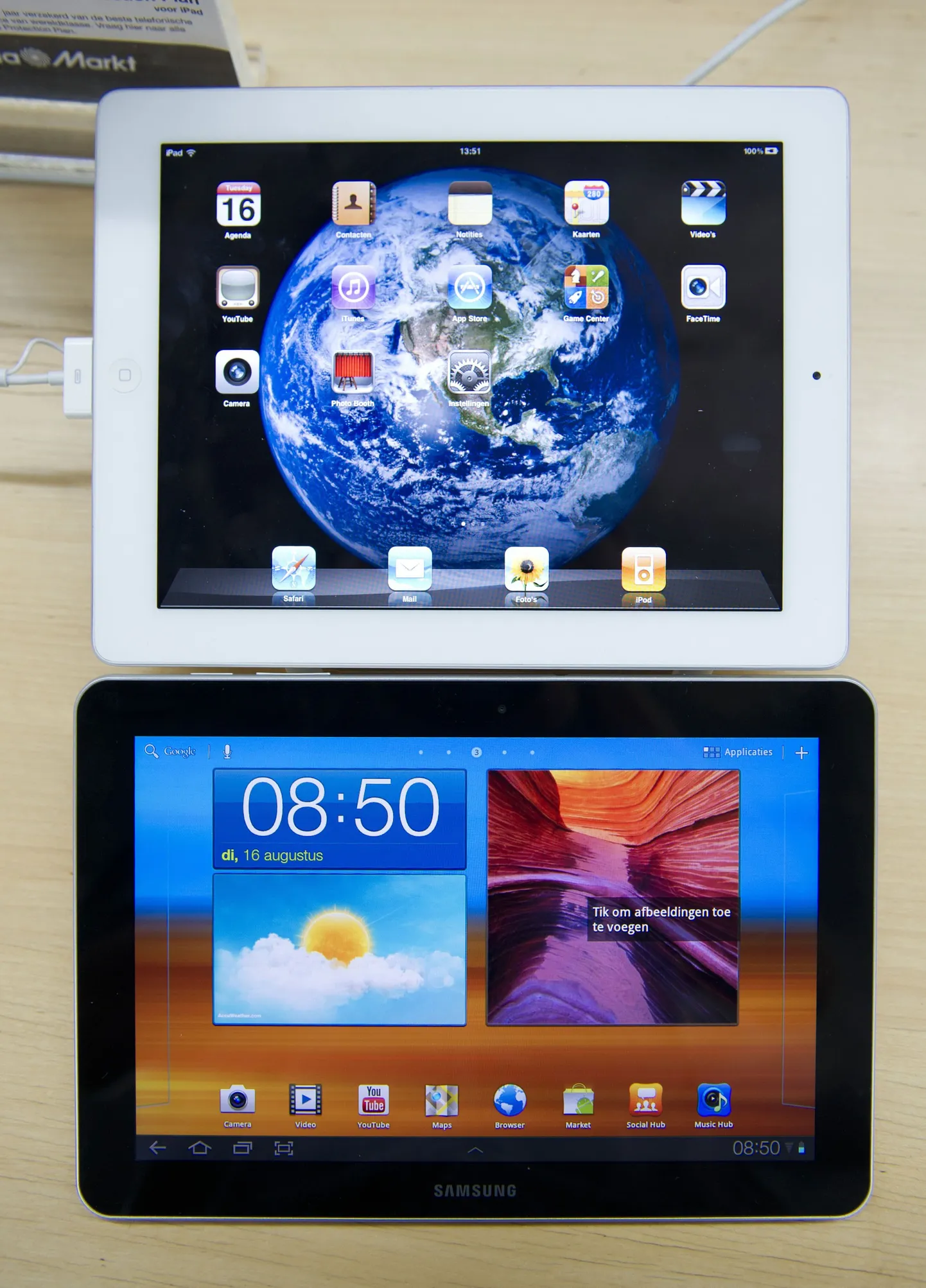Samsungi Galaxy Tab 10.1 (alumine) ja Apple'i iPad.