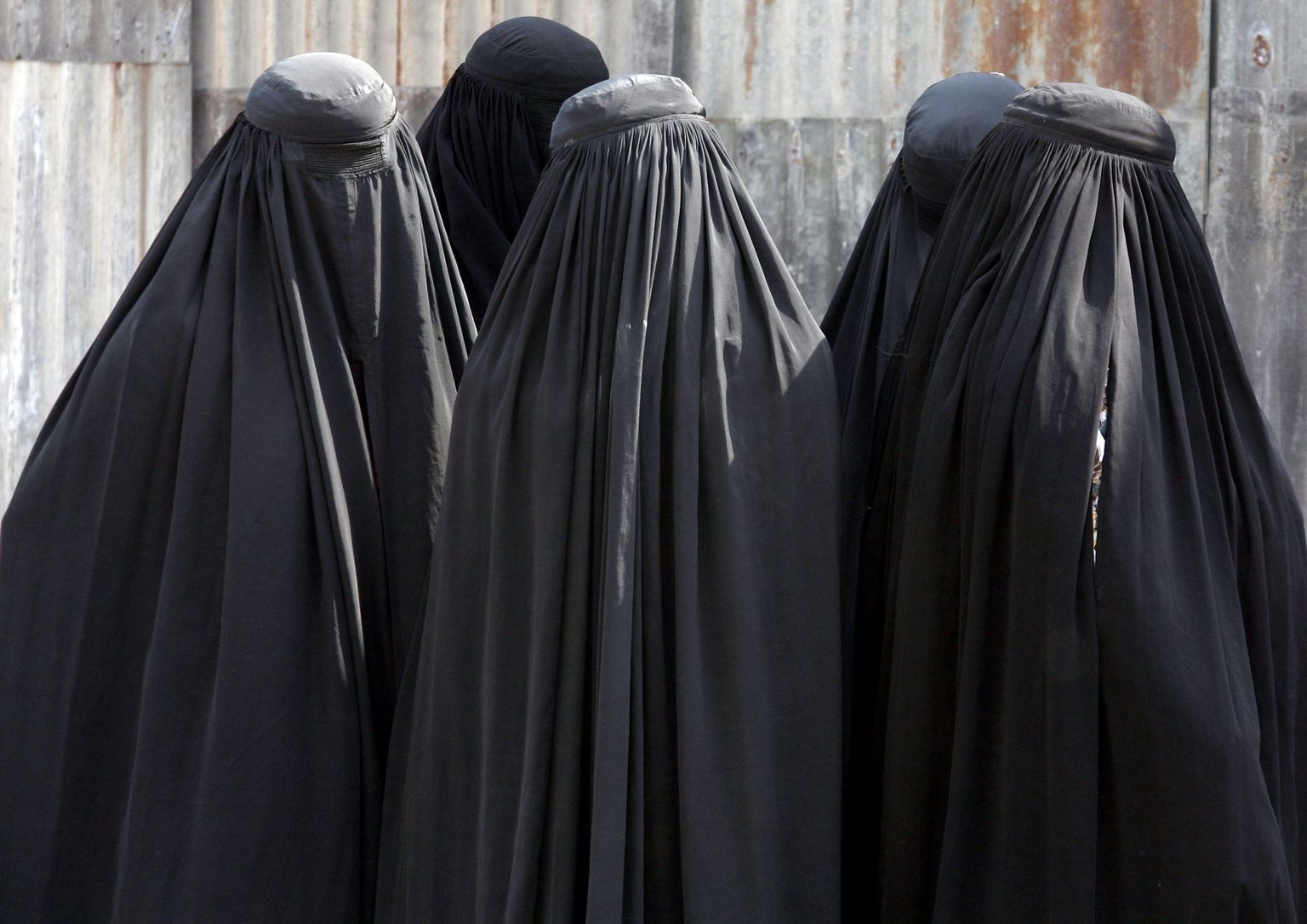 Burkades mosleminaised.
