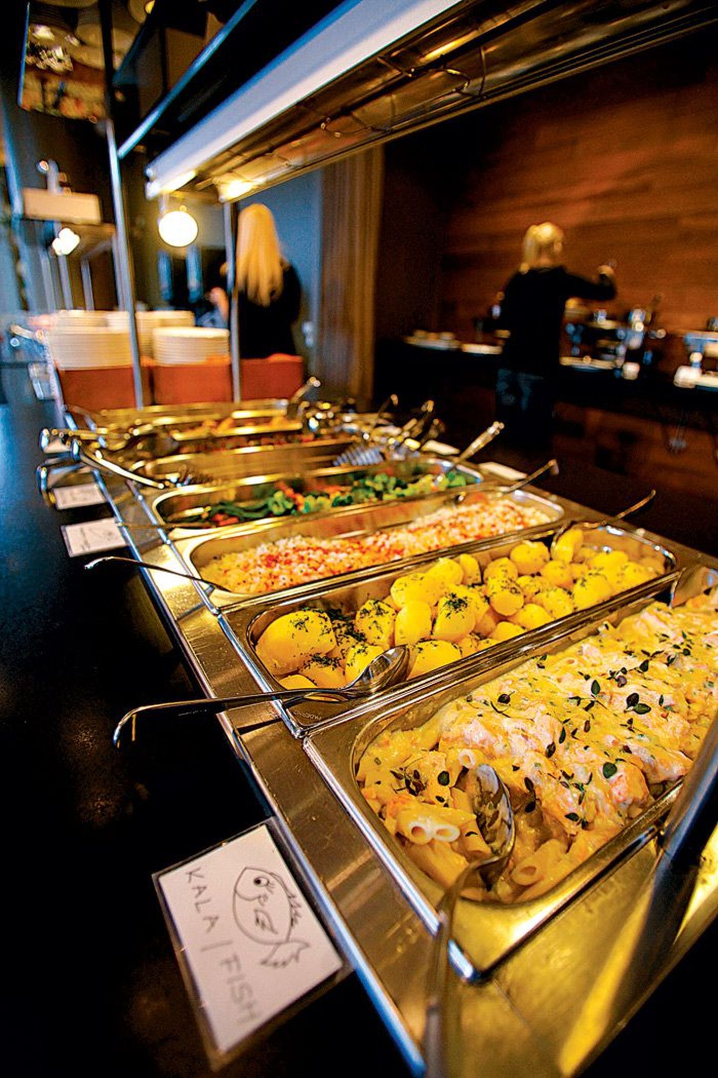 Kesklinna söögikohtade kalleim päevapakkumine on Dorpati restoranis, kus buffet-lõuna maksab 6,3 eurot. Samas on selles hinnas peale praevalikute ka hulk salateid, suppe ja paar magustoitu ning süüa võib nii palju, kui isu jagub.