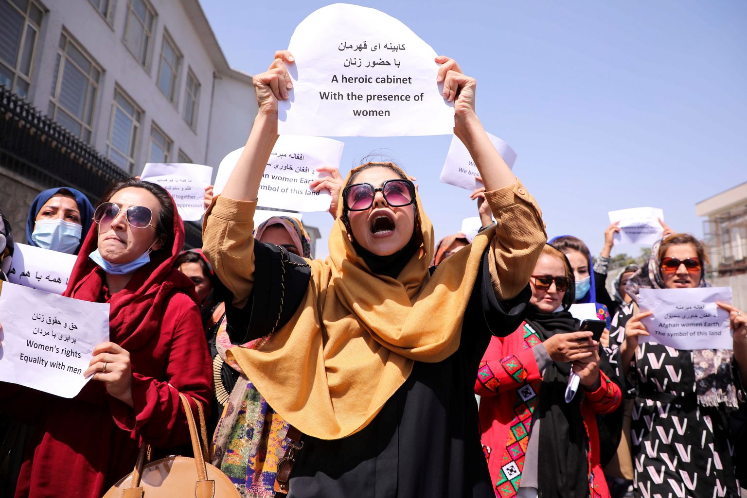 Naised Kabulis oma õigusi nõudmas.