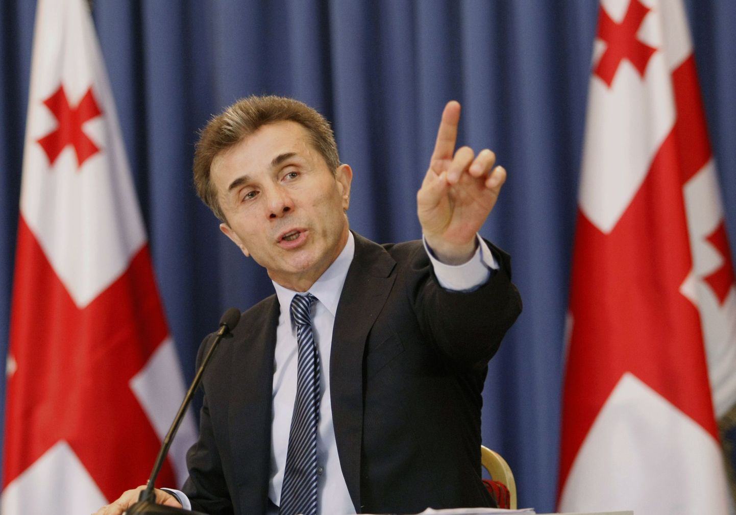Gruusia peaminister Bidzina Ivanišvili soovib, et Saakašvili loobuks oma õigusest muuta parlamendi heakskiiduta valitsuse koosseisu.