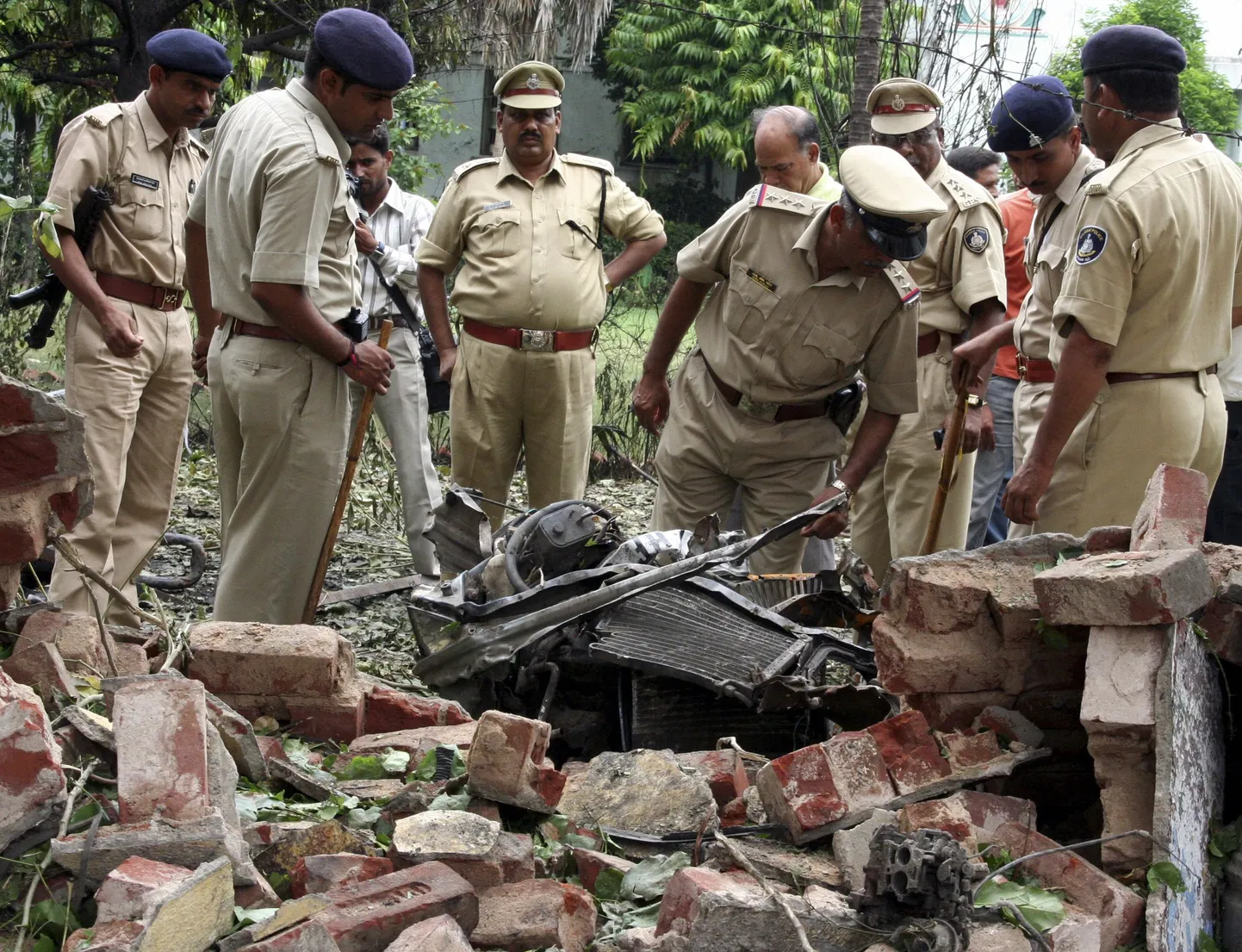 India julgeolekutöötajad Ahmedabadis 27. juulil.