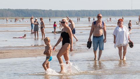 В Литве планируют прививать от COVID-19 прямо на пляжах