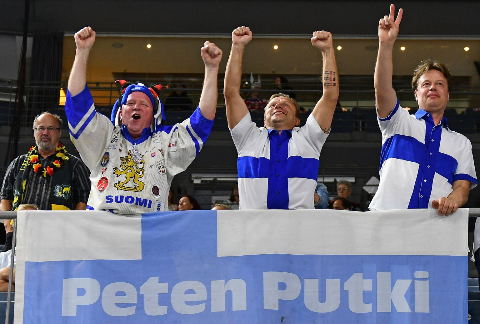 Soome hokikoondise poolehoidjatel oli lõpuks põhjust ka rõõmustamiseks.