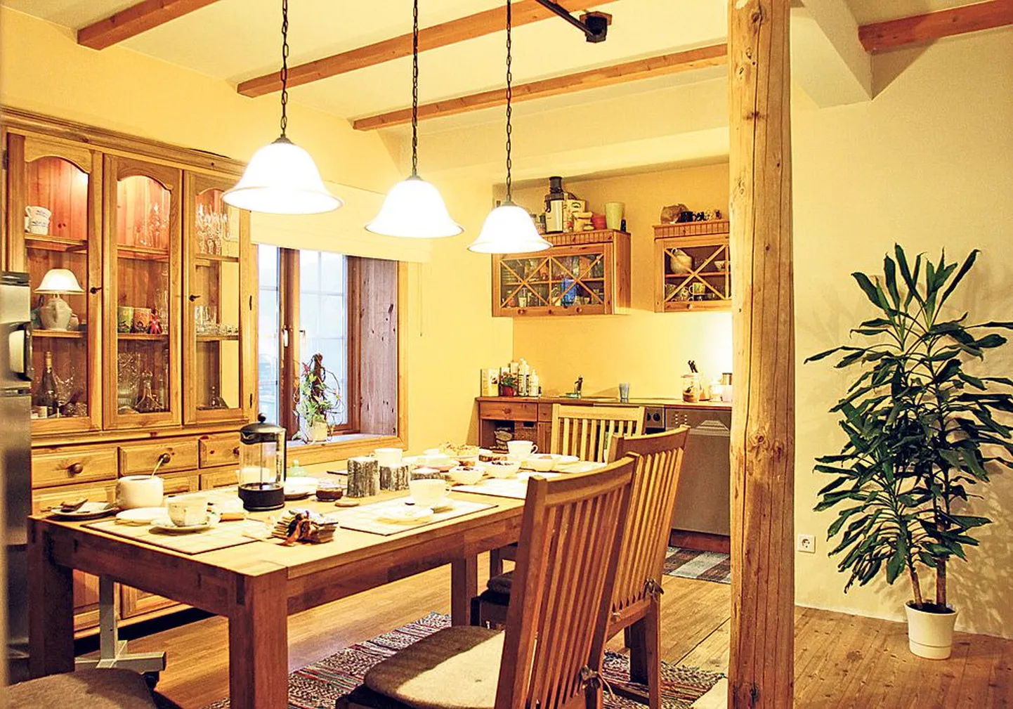 Köök on kodu süda: suure laua ümber arutatakse omade vahel päevasündmusi ja võõrustatakse ka külalisi.
