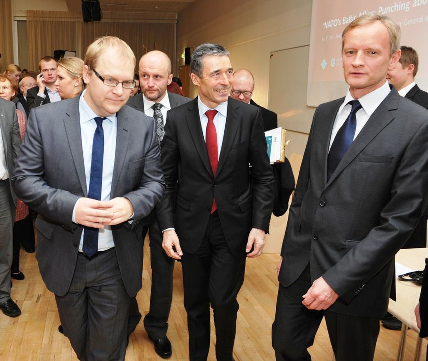 Андерс Фог Расмуссен посетил МИД Эстонии. Слева - министр иностранных дел ЭР Урмас Паэт.
