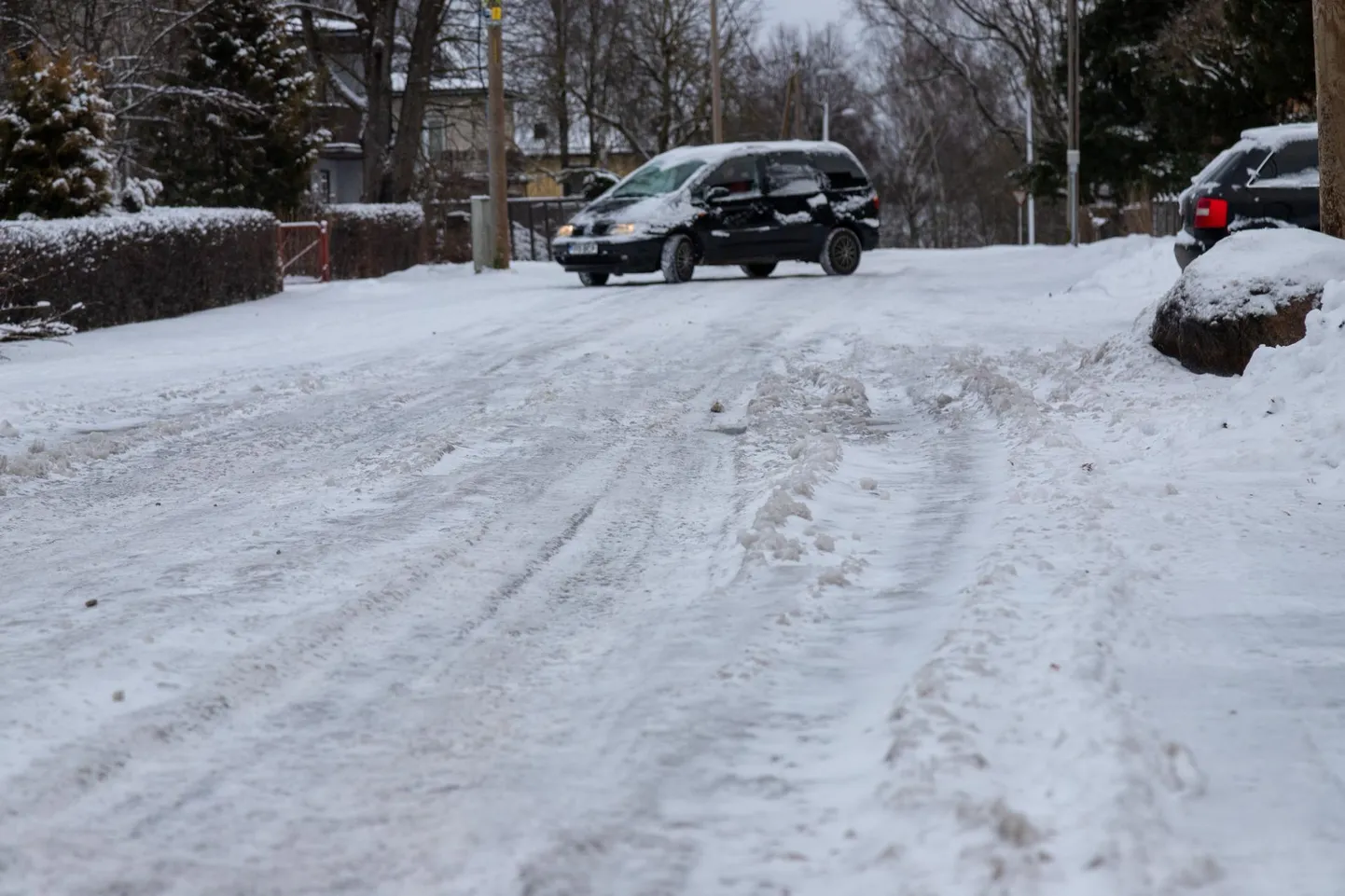Teehooldajatele on sel talvel muret teinud rohkem jää kui lumi. Ilmaolusid peavad nad aga üsna vastikuteks.
