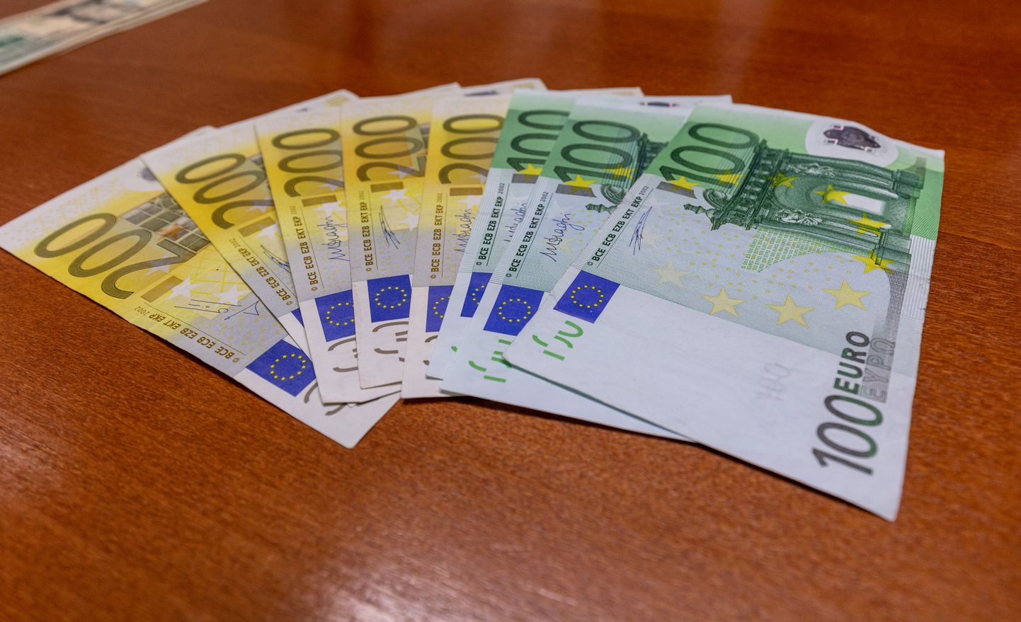 Läti keskmine palk tõusis 1280 euroni.