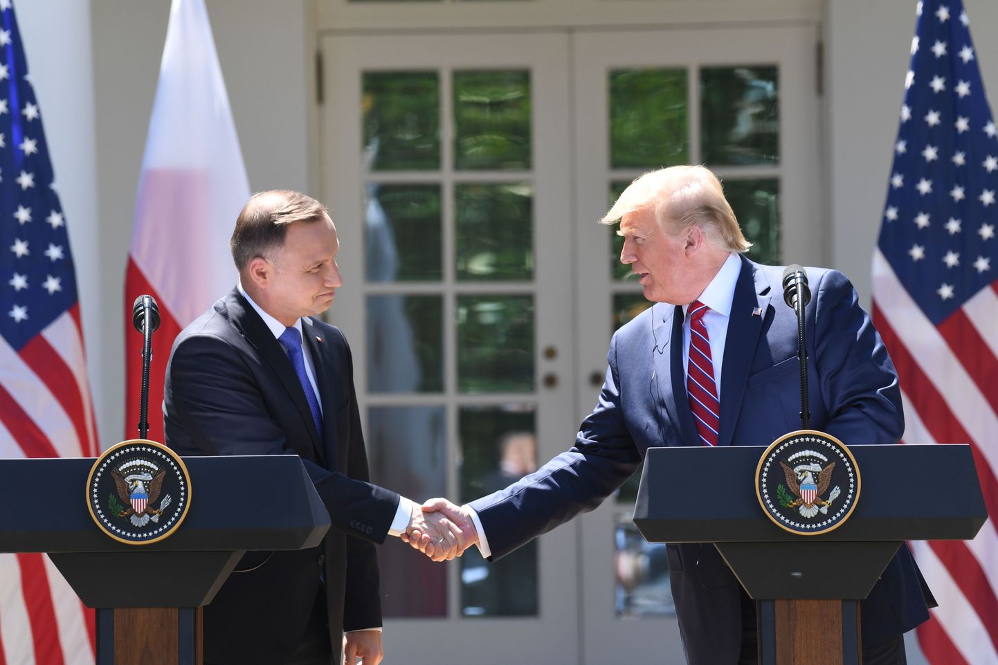 Polijas prezidents Andžejs Duda un ASV prezidents Donalds Tramps kopīgā preses konferencē Vašingtonā