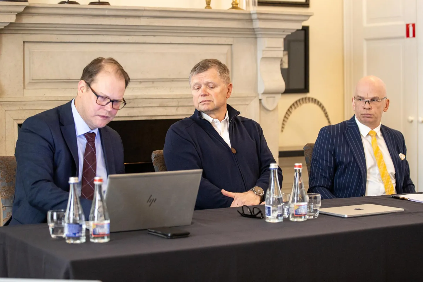 Õiglase Praamiliikluse pressikonverents kolmapäeval Tallinna hotellis Telegraaf. Vasakult Juhan Põldroos, Tarmo Sumberg ja Allar Jõks.