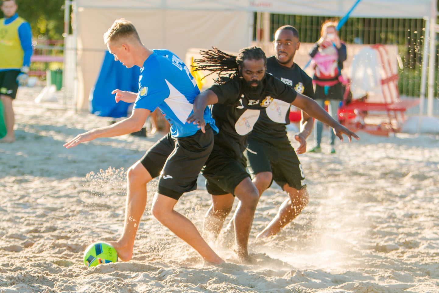 Eesti rannajalgpallikoondise maavõistlus Bahama vastu 2016. aasta suvel Pärnus.