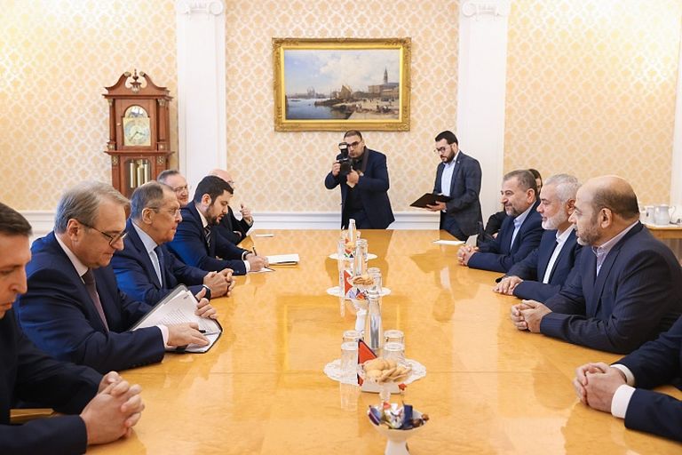 Министр иностранных дел России Сергей Лавров принимает руководство ХАМАС в Москве, сентябрь 2022 года.