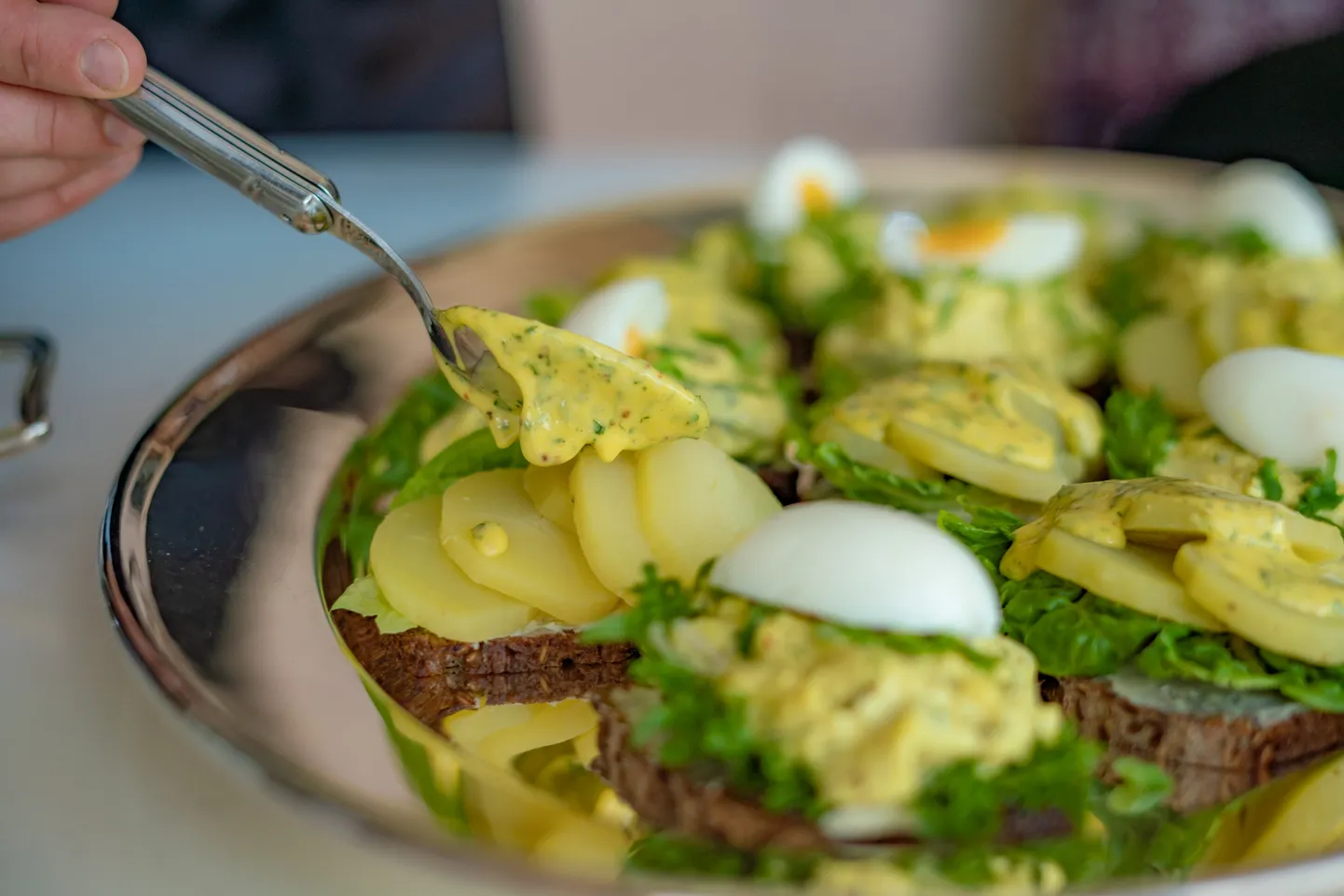 Ehtsa Taani smörrebrödi tegemiseks sobib vaid rukkileib.