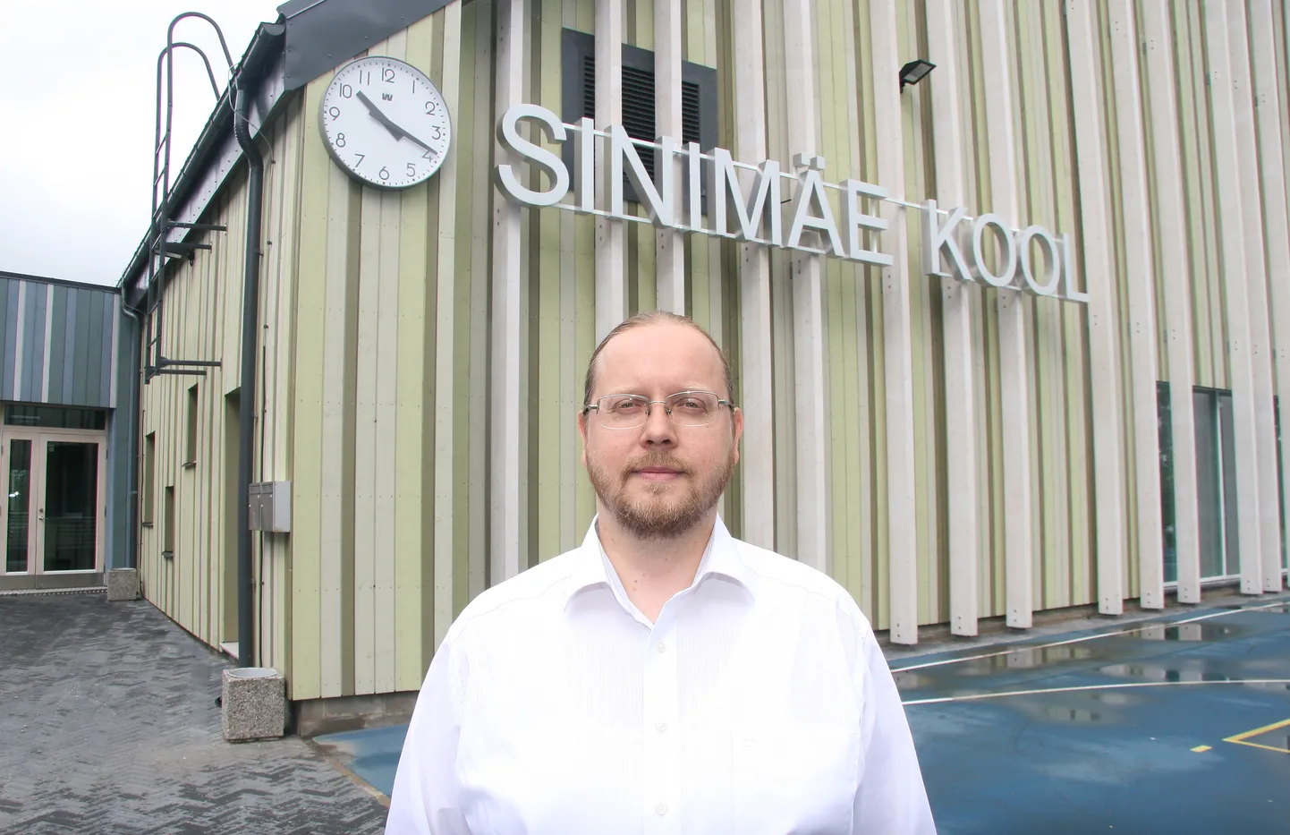 Tarmo Tammes peab kakskeelse Sinimäe kooli juhtimist huvitavaks väljakutseks.