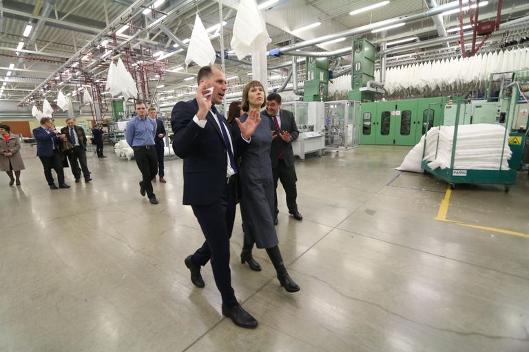 President Kersti Kaljulaid külastas Pärnumaa visiidil AS Wendret.