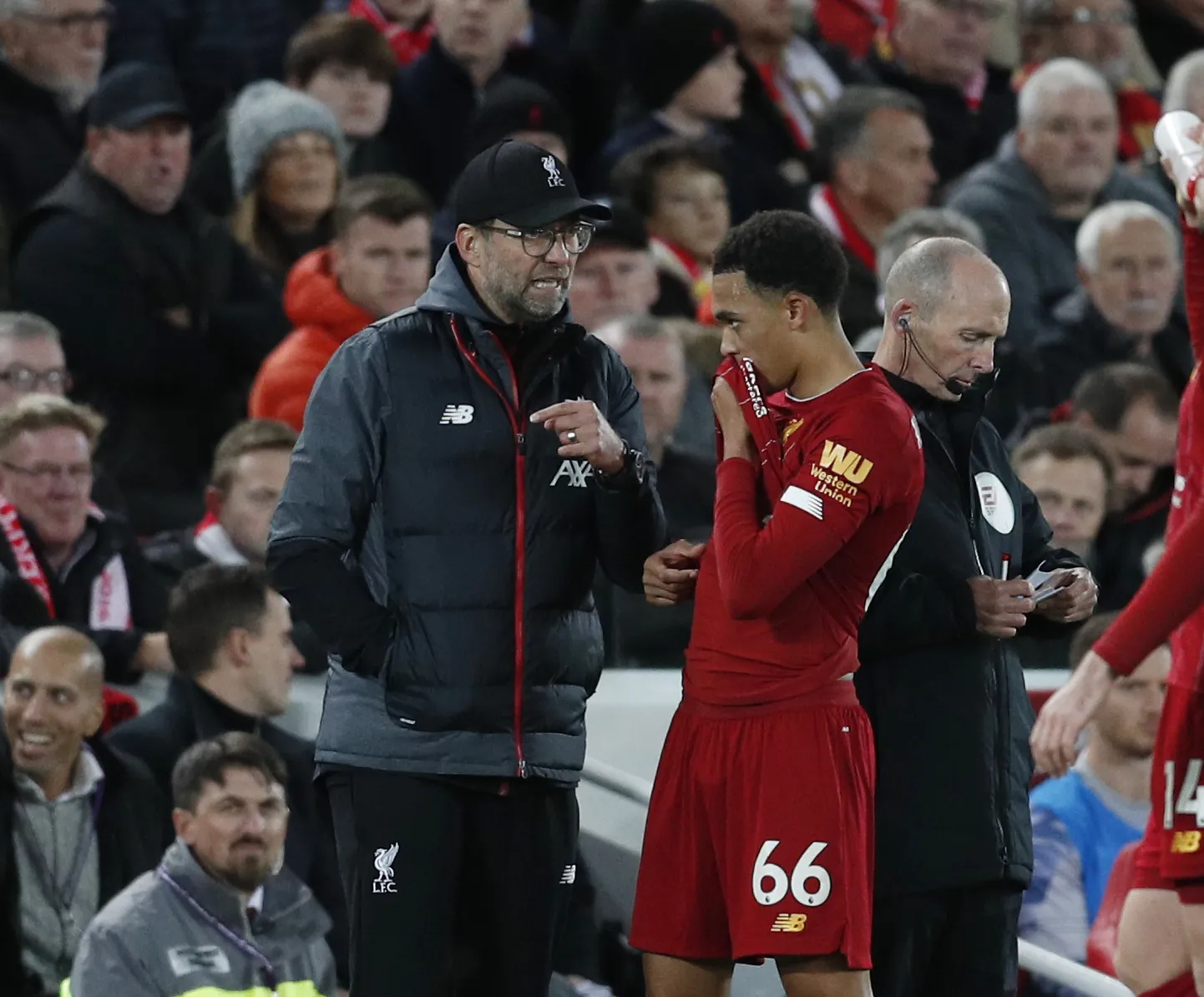 Jürgen Klopp ja Trent Alexander-Arnold (paremal)