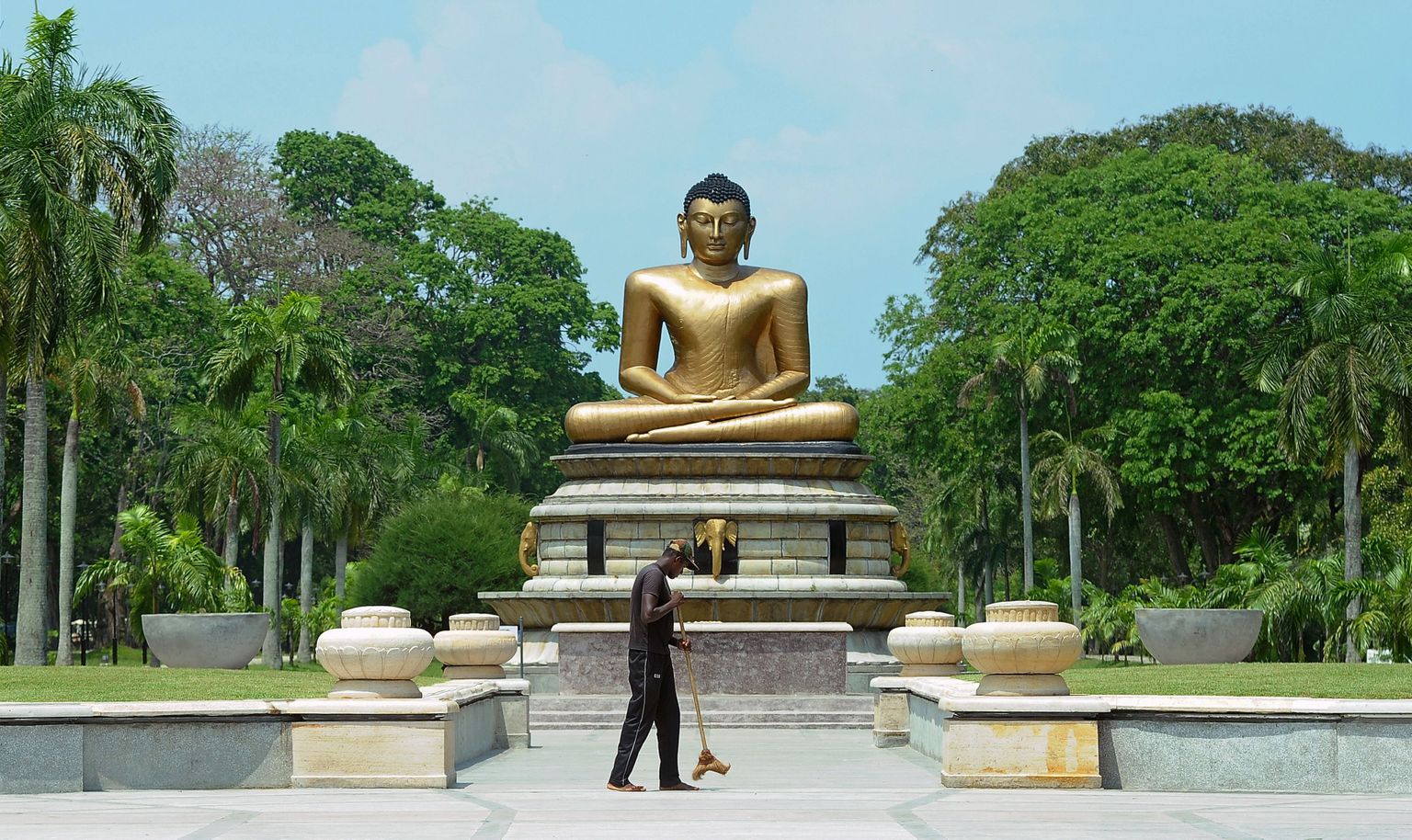 Buddha kuju Sri Lanka suurimas linnas Colombos.